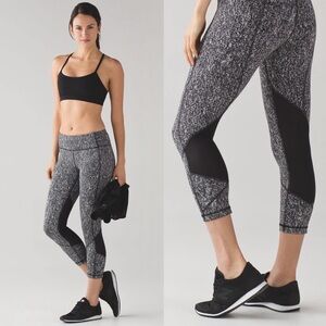 Lululemon Pace Rival Crop 22” Power Luxtreme Jacquard Black White Leggings   15